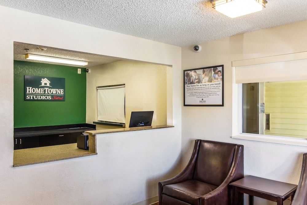 HomeTowne Studios by Red Roof Houston - West Oaks/ Energy Corridor 2