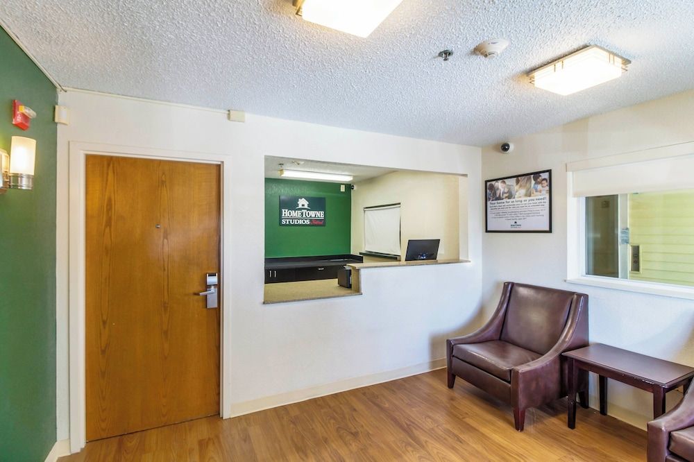 HomeTowne Studios by Red Roof Houston - West Oaks/ Energy Corridor 3