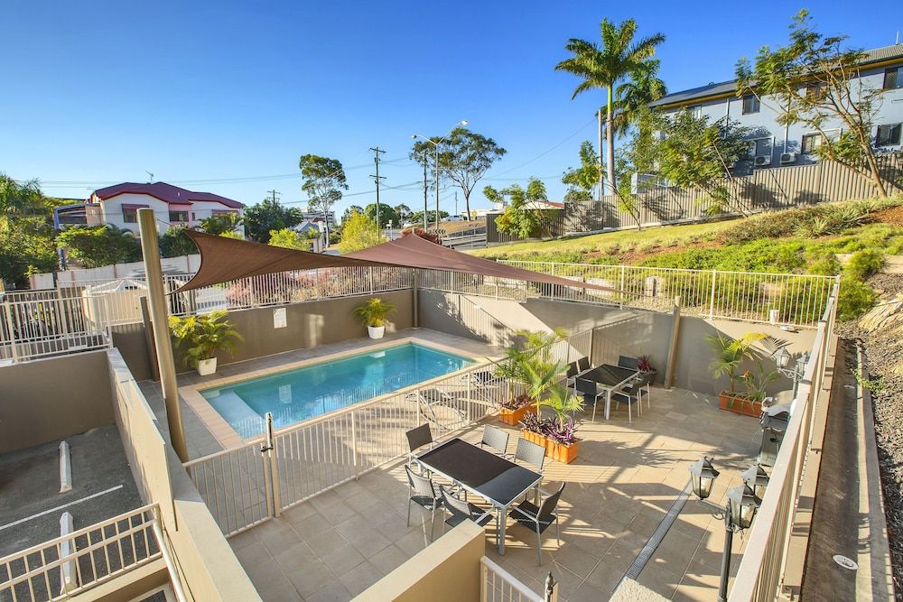 Gladstone Downtown Central Apartment Hotel 1