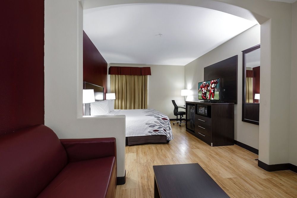 Red Roof Inn & Suites Lake Charles 3