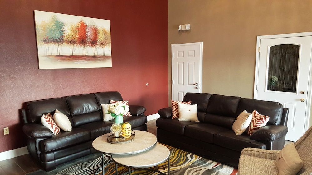 Red Roof Inn & Suites Houston - Humble/IAH Airport 2