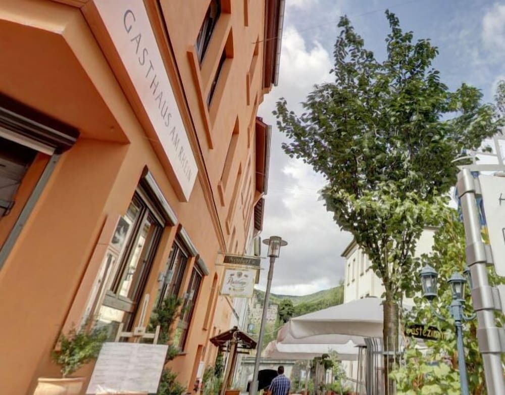 Neubert s Gasthaus am Rhein 1