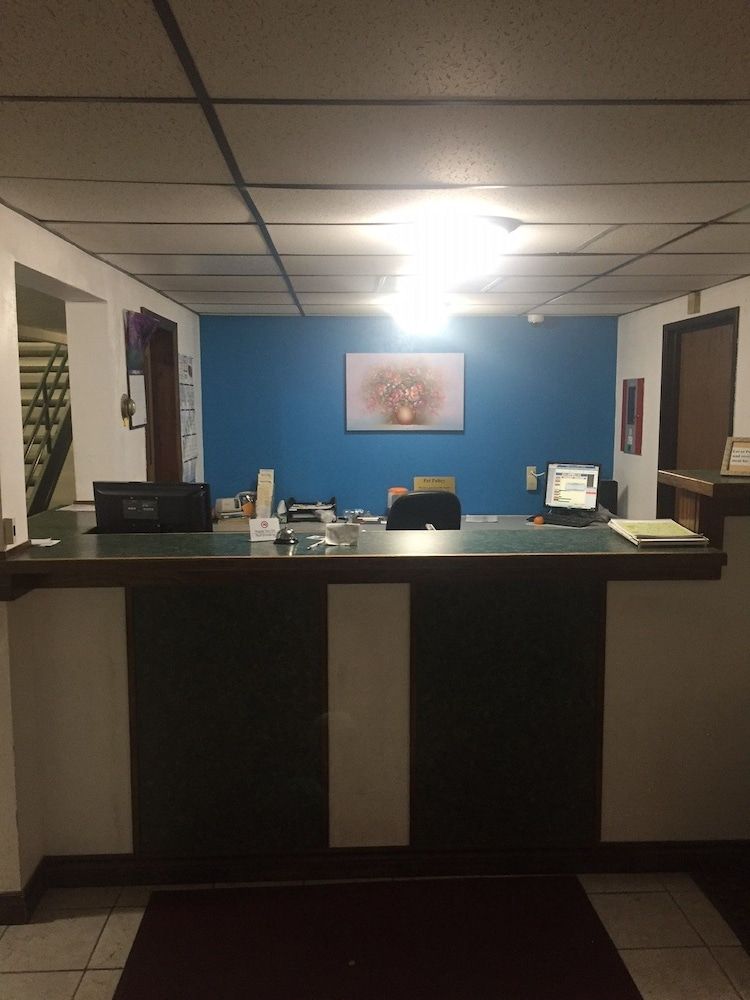 Sunset Inn & Suites - Lincoln Airport 3