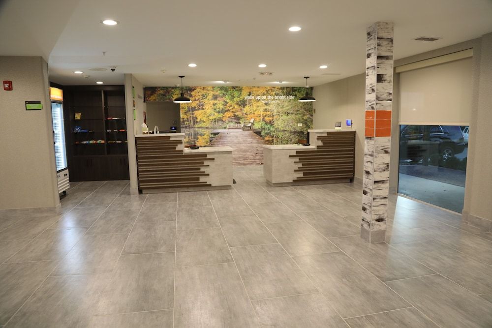 La Quinta Inn & Suites by Wyndham Montgomery 2
