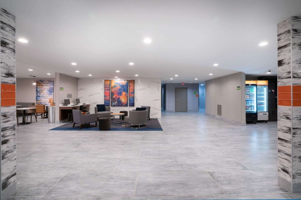 La Quinta Inn & Suites by Wyndham Montgomery 3