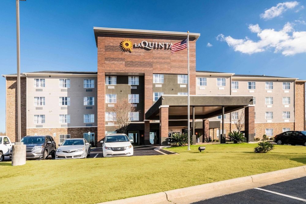 La Quinta Inn & Suites by Wyndham Montgomery 1