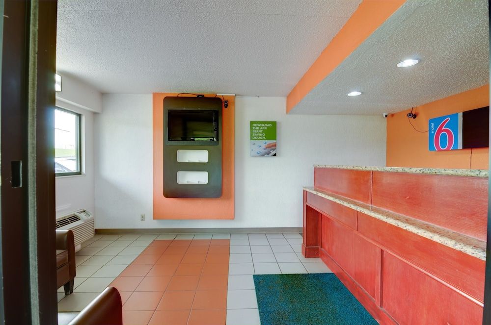Motel 6 Kansas City, MO 3