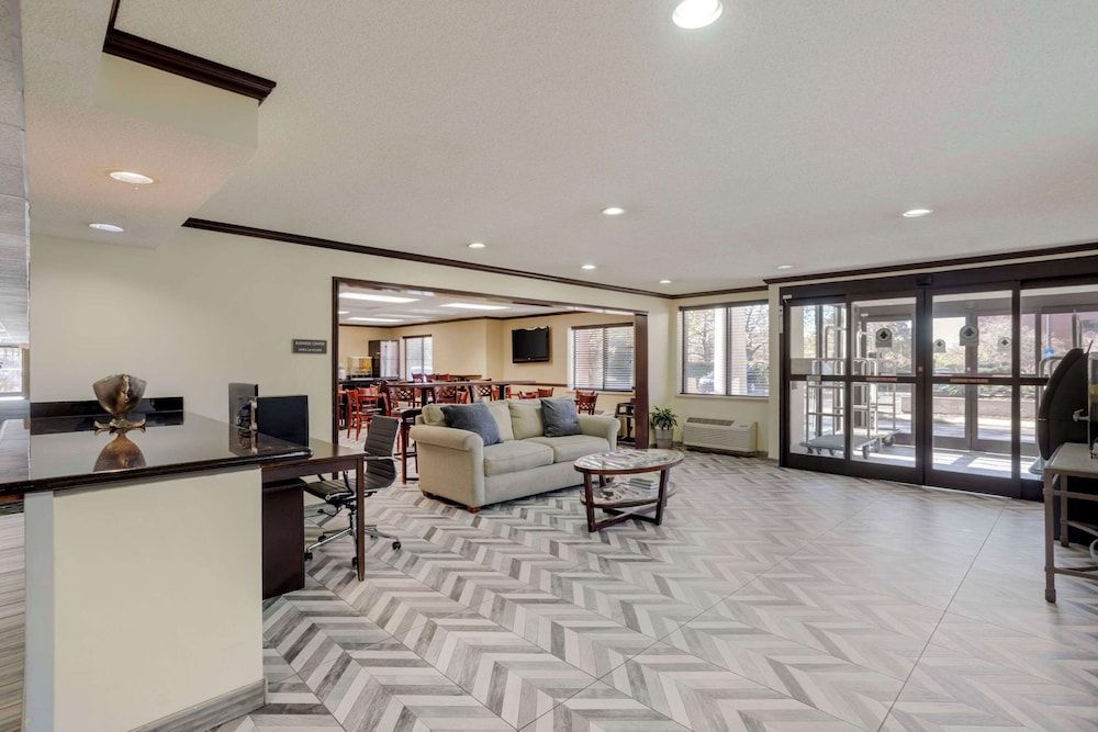 Comfort Inn & Suites 2