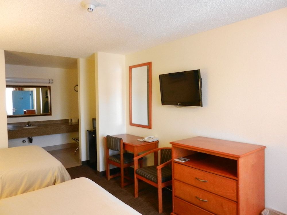 Simply Home Inn & Suites Riverside 2
