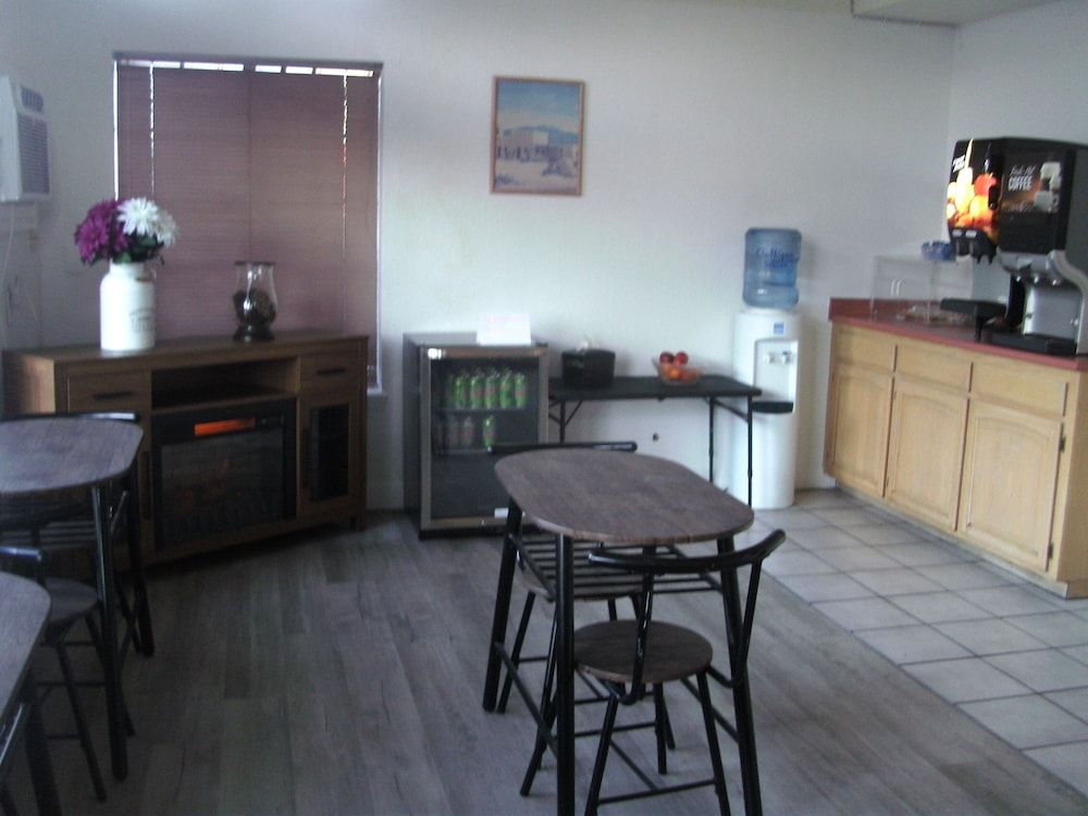 Lodge on the River 3