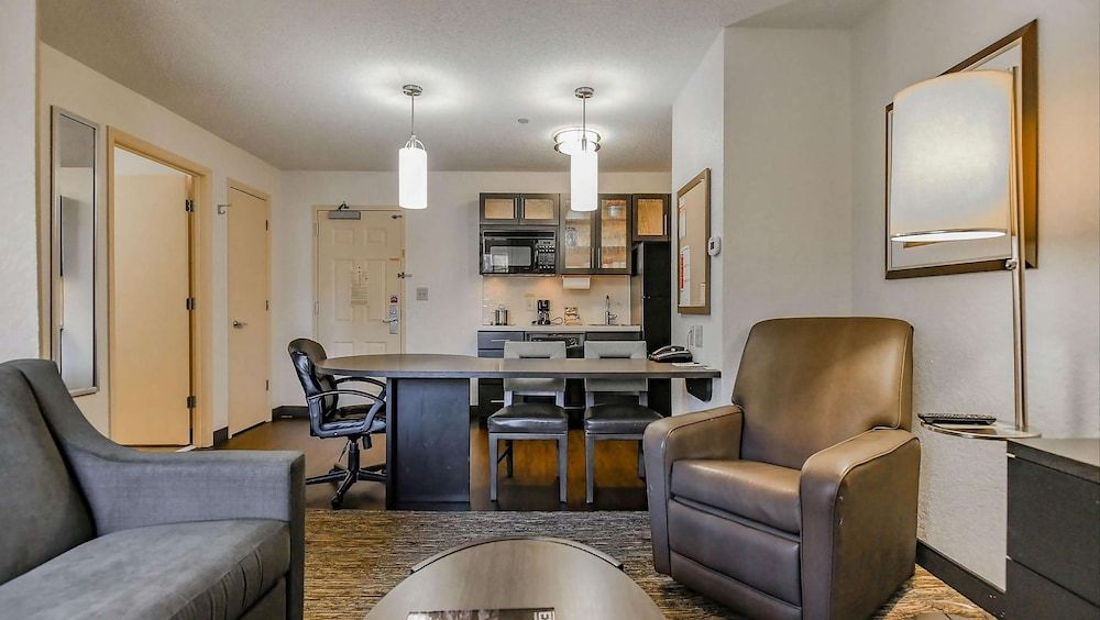 Sonesta Simply Suites Oklahoma City Airport 3