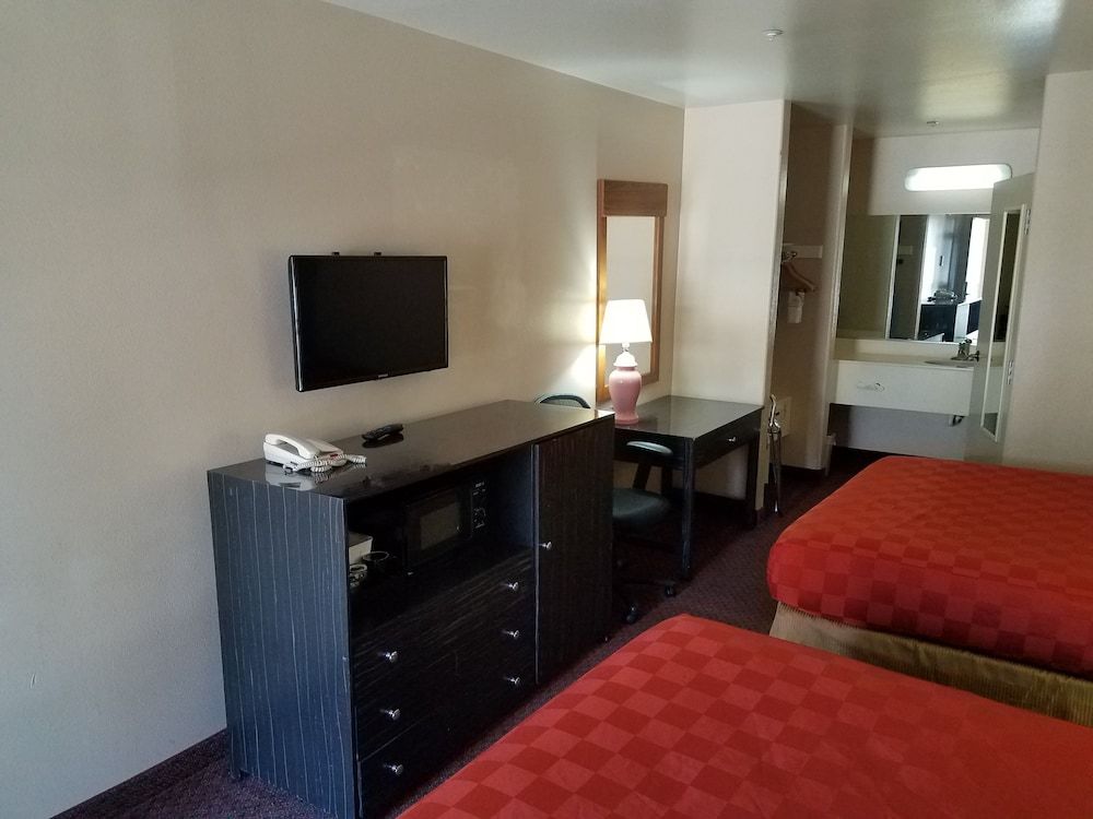 Olive Tree Inn & Suites 3