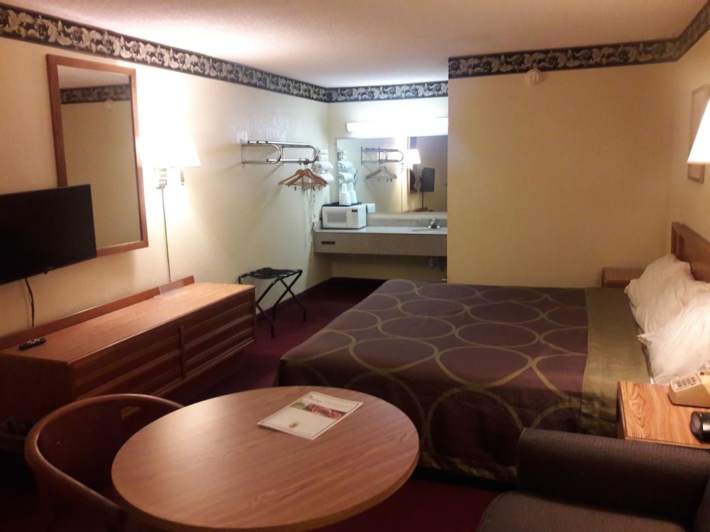 Super Inn Williamsburg 3