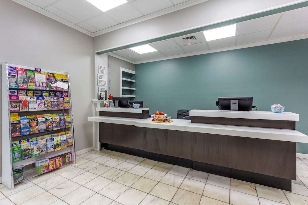 Quality Inn & Suites 2