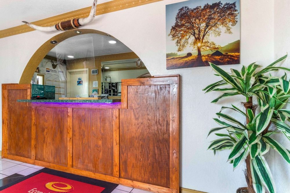 Econo Lodge Inn & Suites Near Lackland AFB 3
