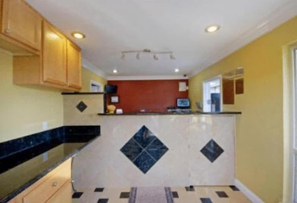 Americas Best Value Inn 3
