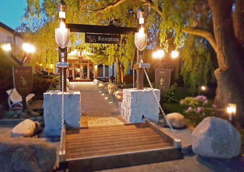 BinzHotel-OrdensKapelle - Ostsee-Rittergut-Rügen 3 stelle a Binz