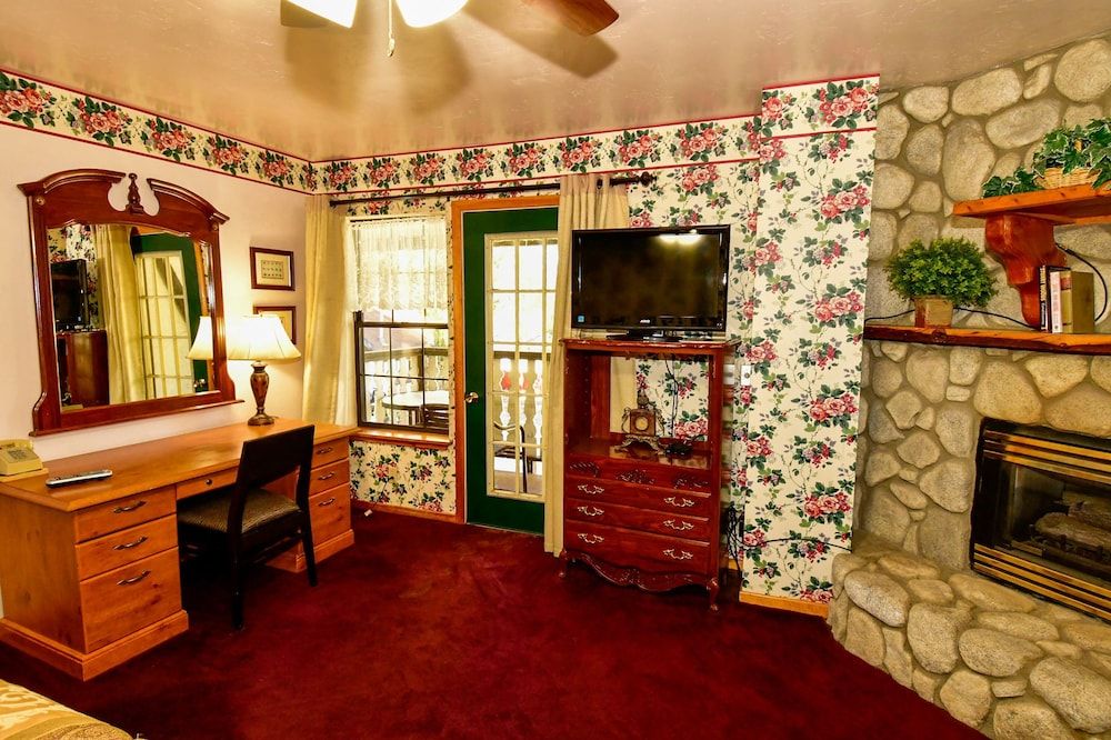 Black Forest Lodge 2