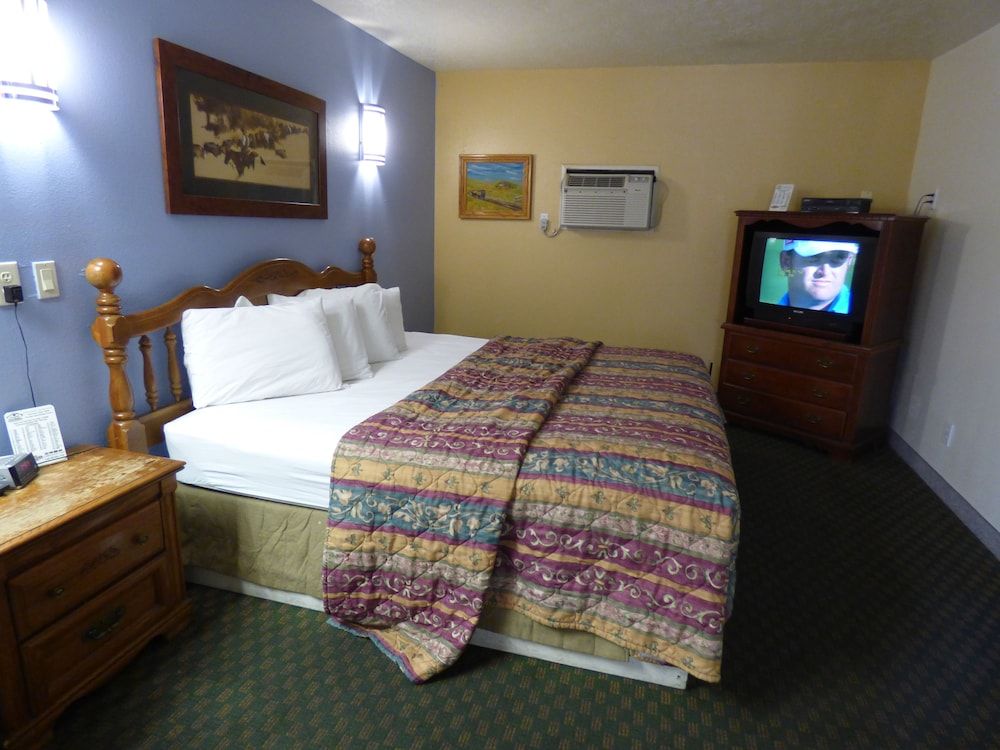 Coronada Inn and Suites 2