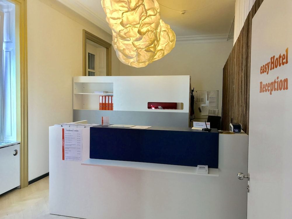 easyHotel Basel City - contactless self check-in 2