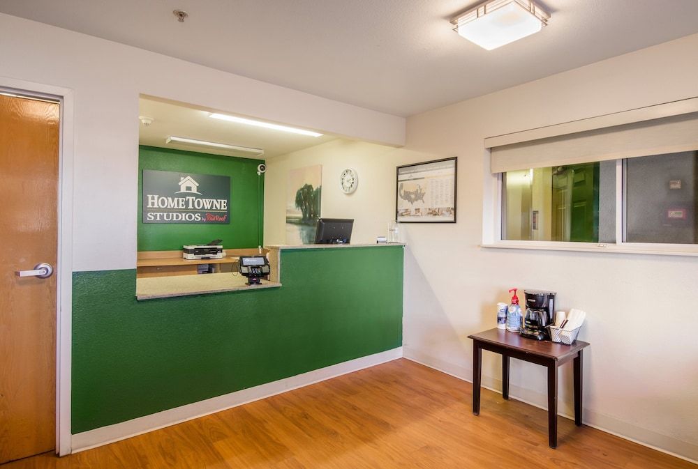 HomeTowne Studios By Red Roof Denver - Airport/ Aurora 2