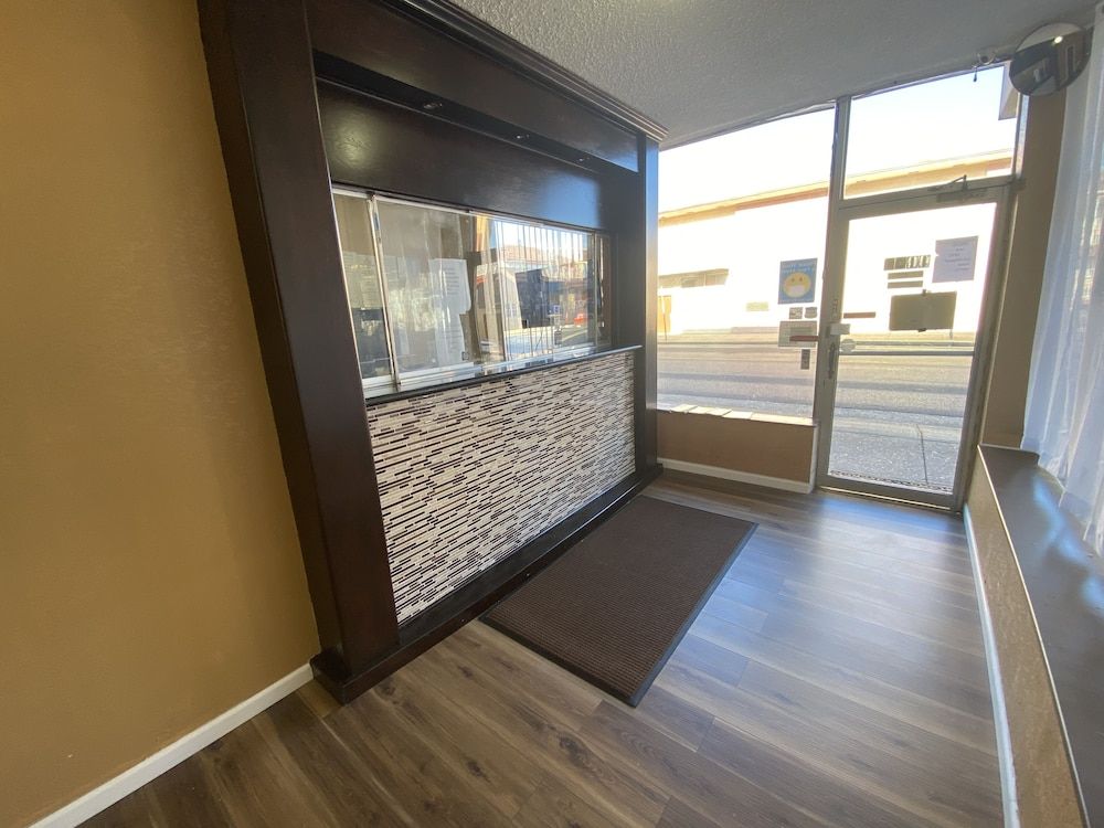 Red Carpet Inn & Suites 2