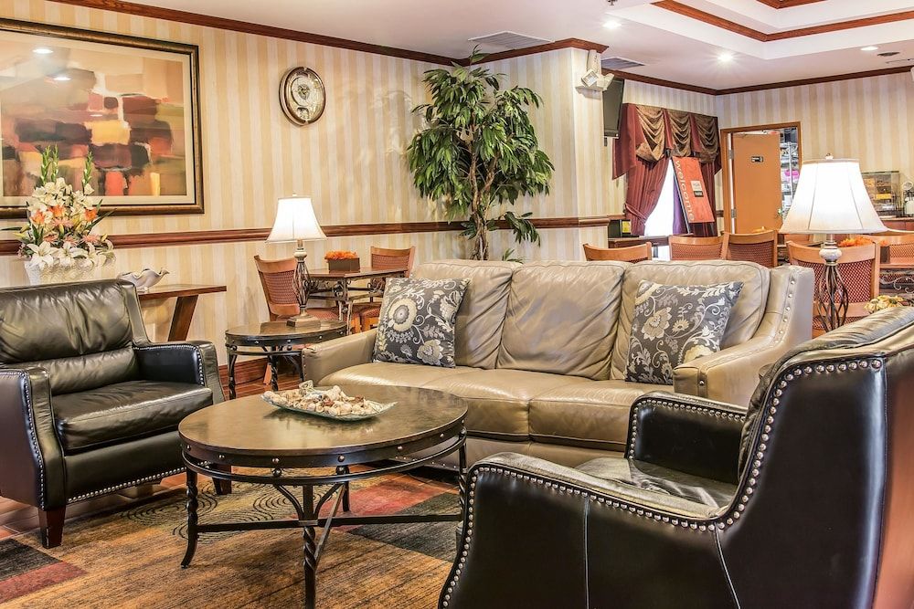 Quality Inn & Suites Ann Arbor Hwy 23 2