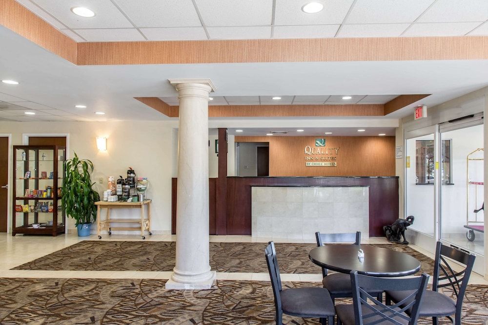 Quality Inn & Suites Danbury near University 2