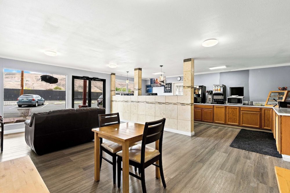 Red Lion Inn & Suites Yakima 2