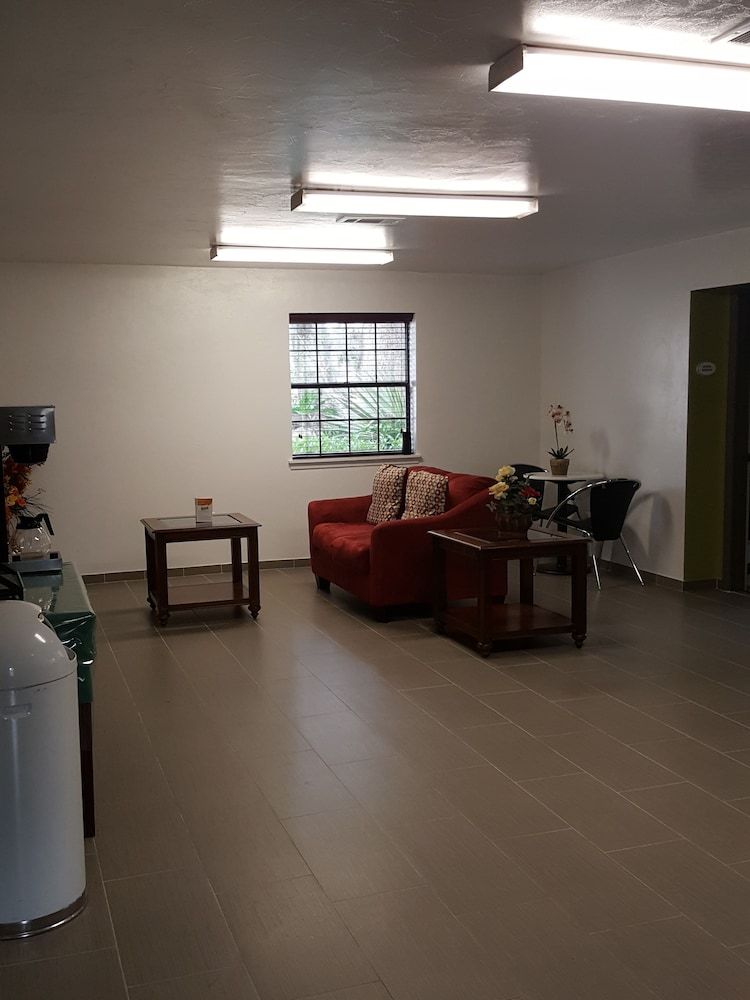 Suburban Studios Tallahassee near University 2