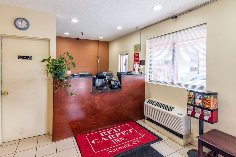 Red Carpet Inn Norwalk 3