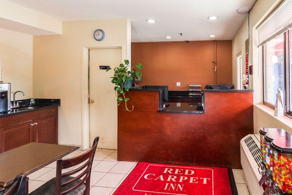 Red Carpet Inn Norwalk 2