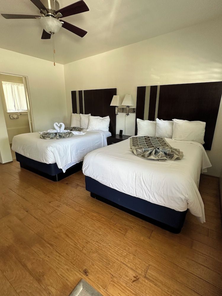 Cambria Palms Motel 3