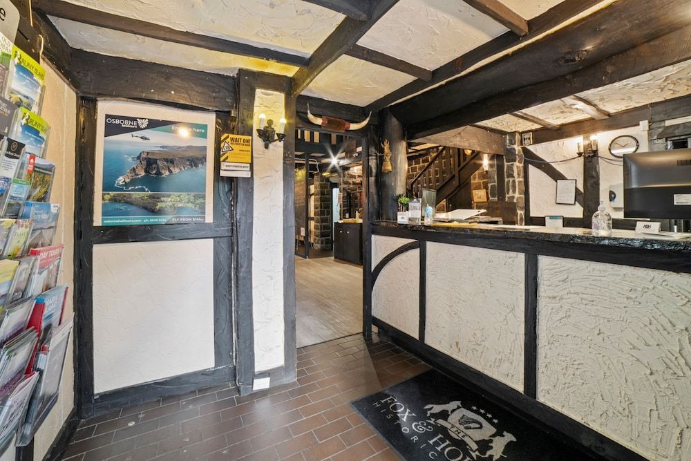 The Fox and Hounds Historic Hotel 3