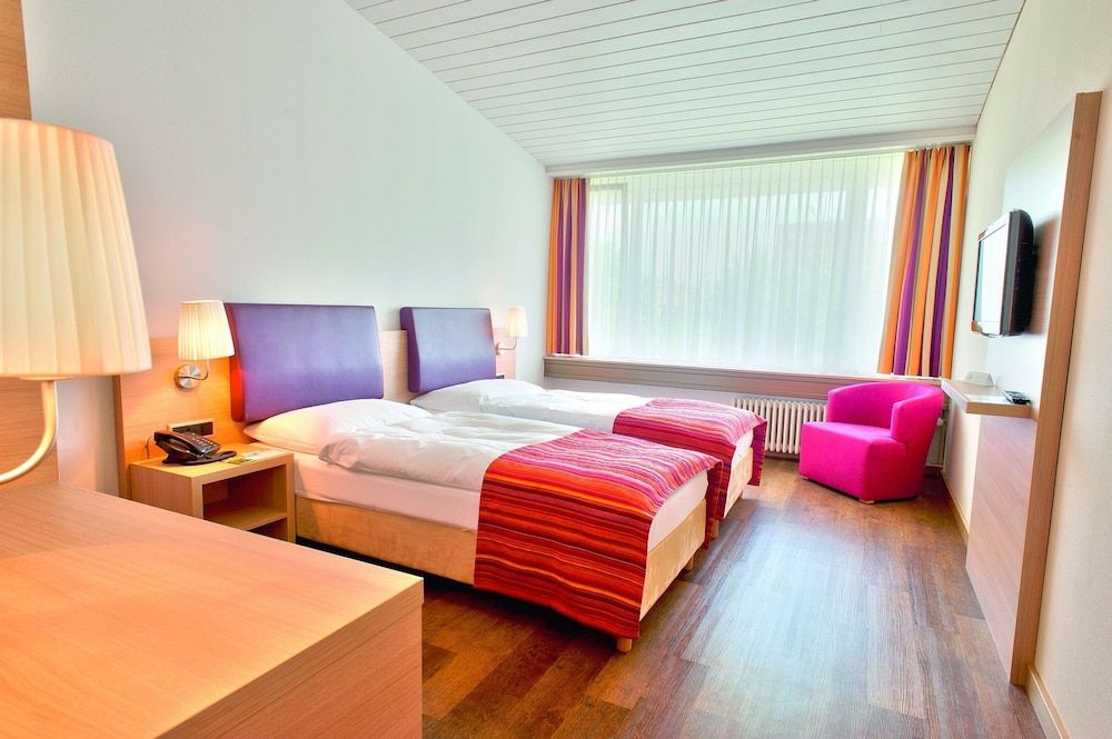 Hotel Coop Tagungszentrum & Hotelpark im Grünen -1 estrellas en Basilea