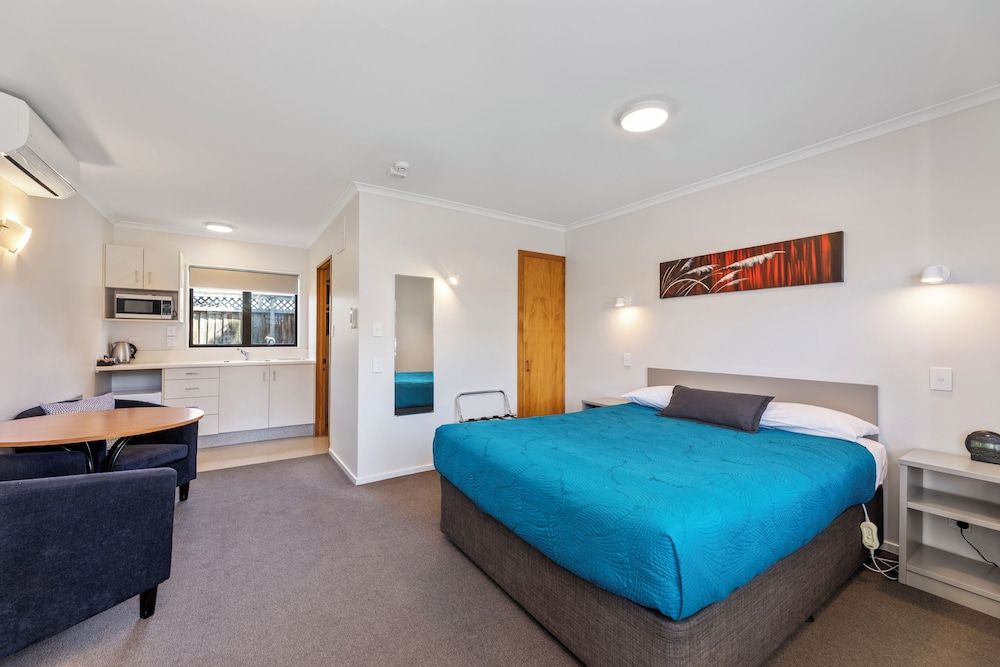 Knightsbridge Court Motor Lodge 3