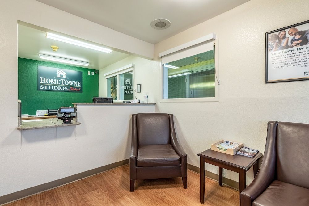 HomeTowne Studios by Red Roof Dallas - Irving 2