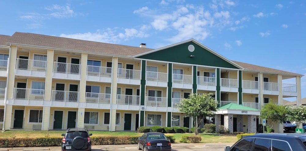 HomeTowne Studios by Red Roof Dallas - Irving 2 étoiles à Irving