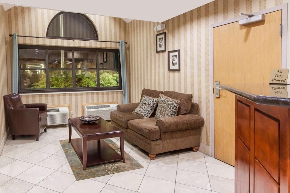 Cedar Bluff Inn 2