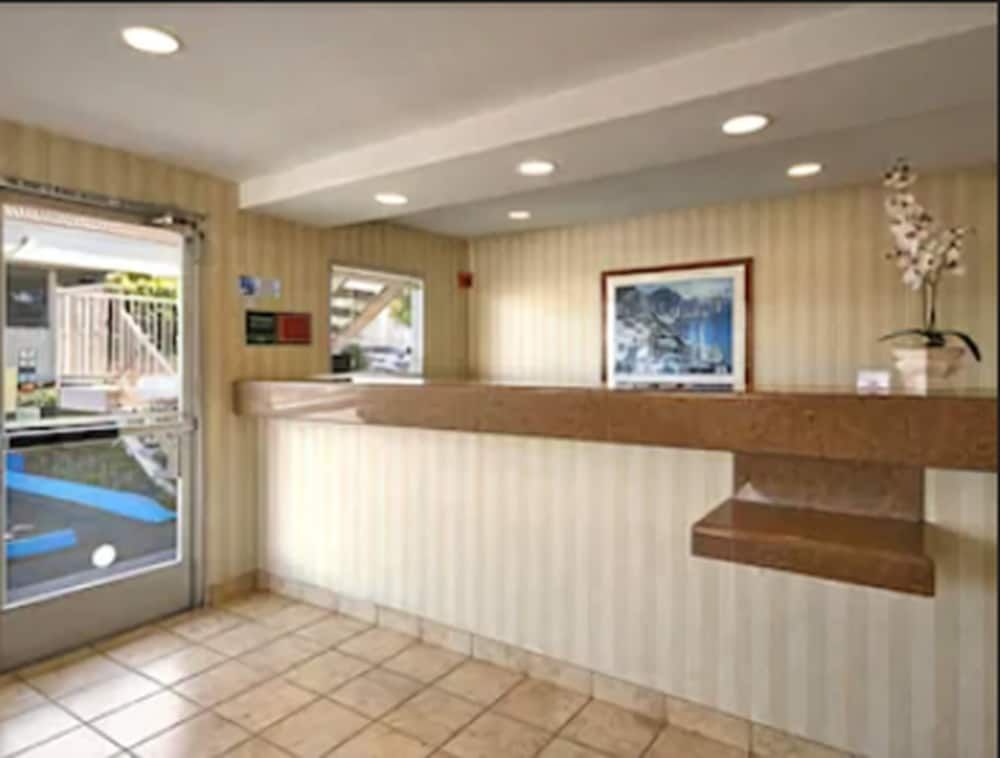 Days Inn by Wyndham San Marcos 2