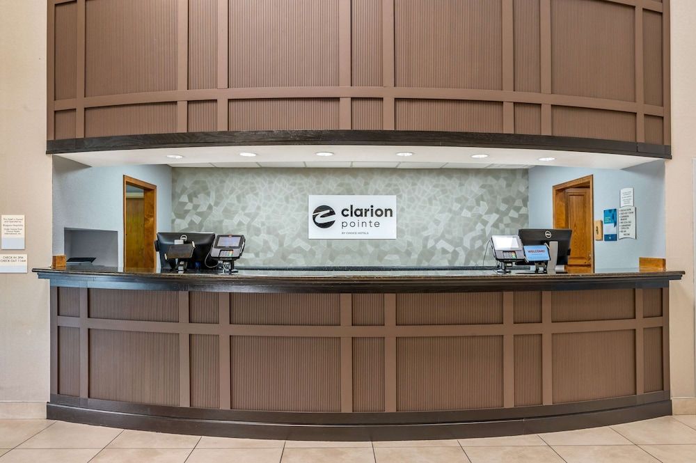 Clarion Pointe Louisville East 3