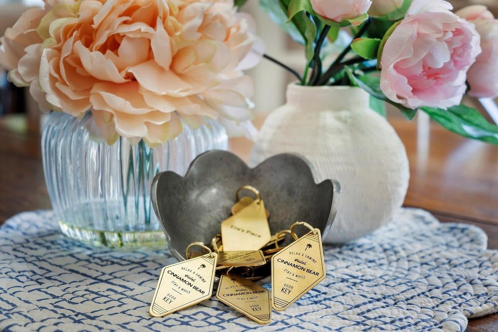 Cinnamon Bear Creekside Inn 3