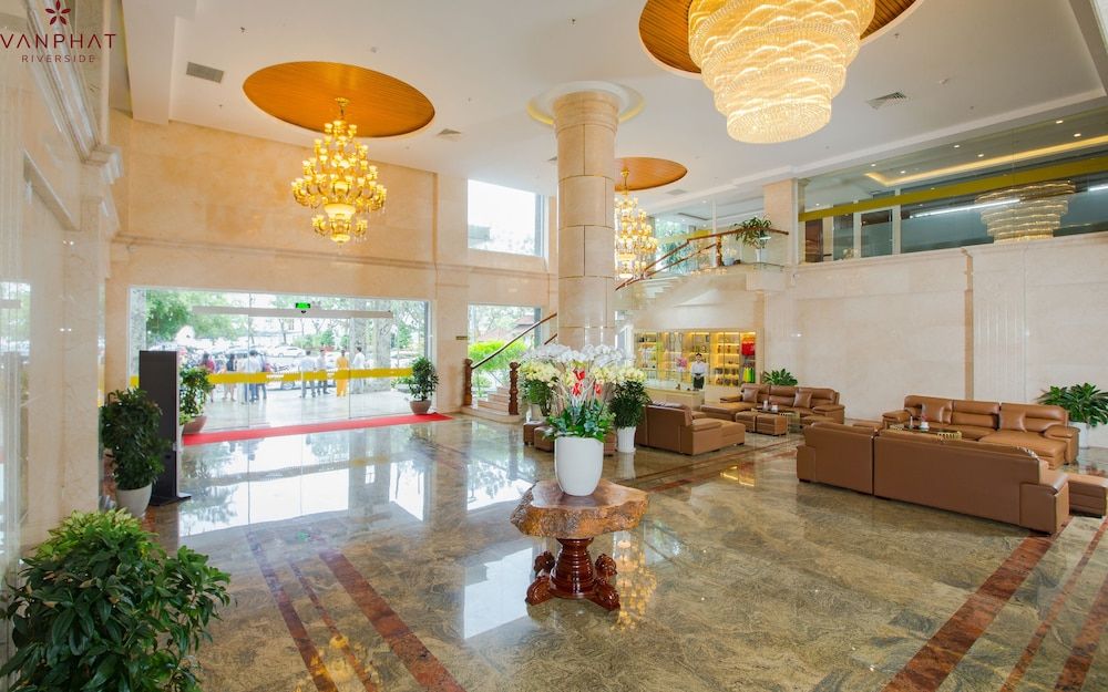 Van Phat Riverside Hotel 2