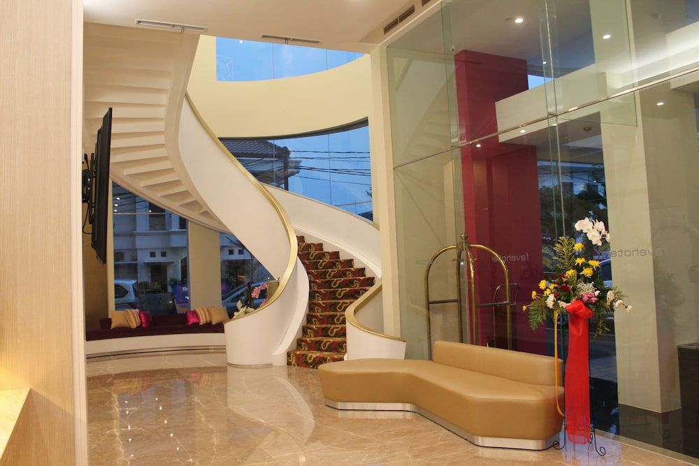 Brits Hotel Puri Indah 2