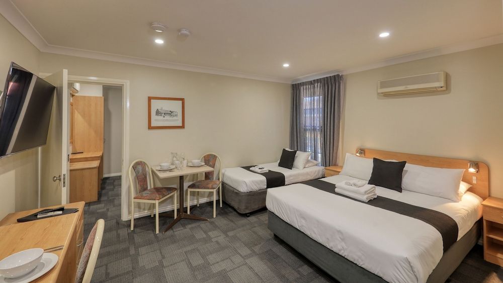 Bushmans Motor Inn 3