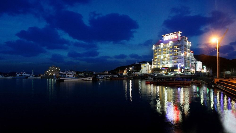 Bay Condo Hotel Tongyeong