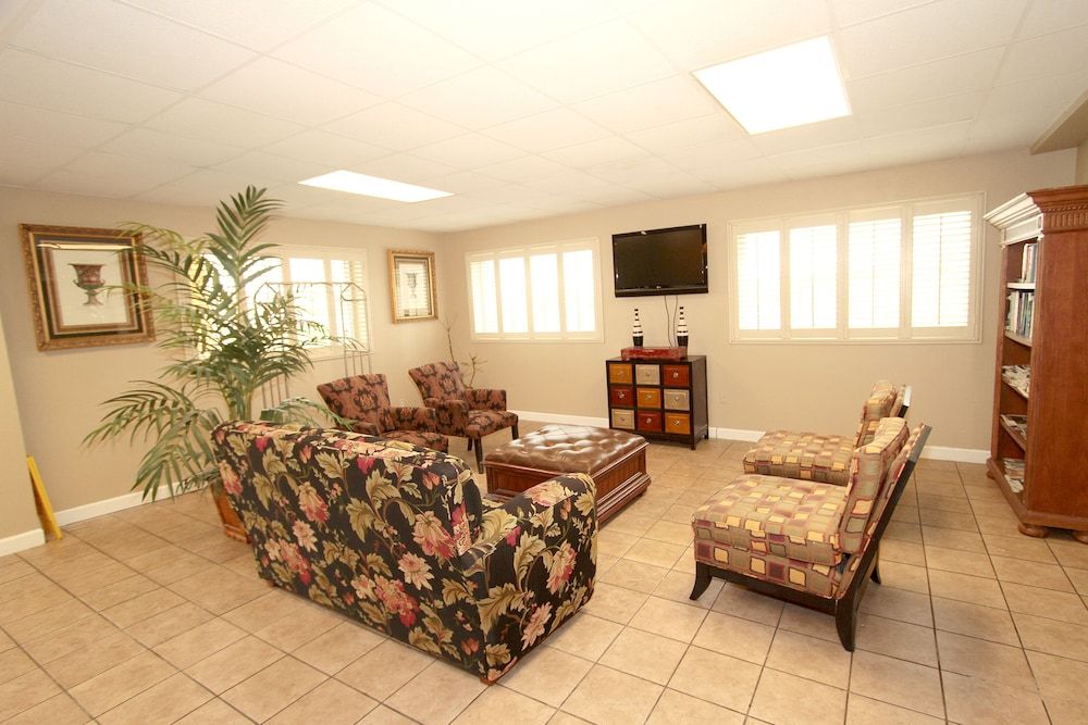 Econo Lodge 2