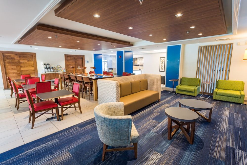 Holiday Inn Express Hotel & Suites Wilmington-University Ctr by IHG 3
