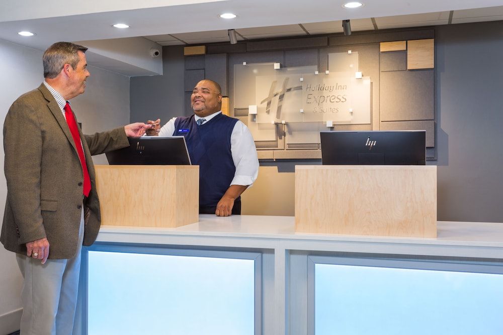 Holiday Inn Express Hotel & Suites Wilmington-University Ctr by IHG 2