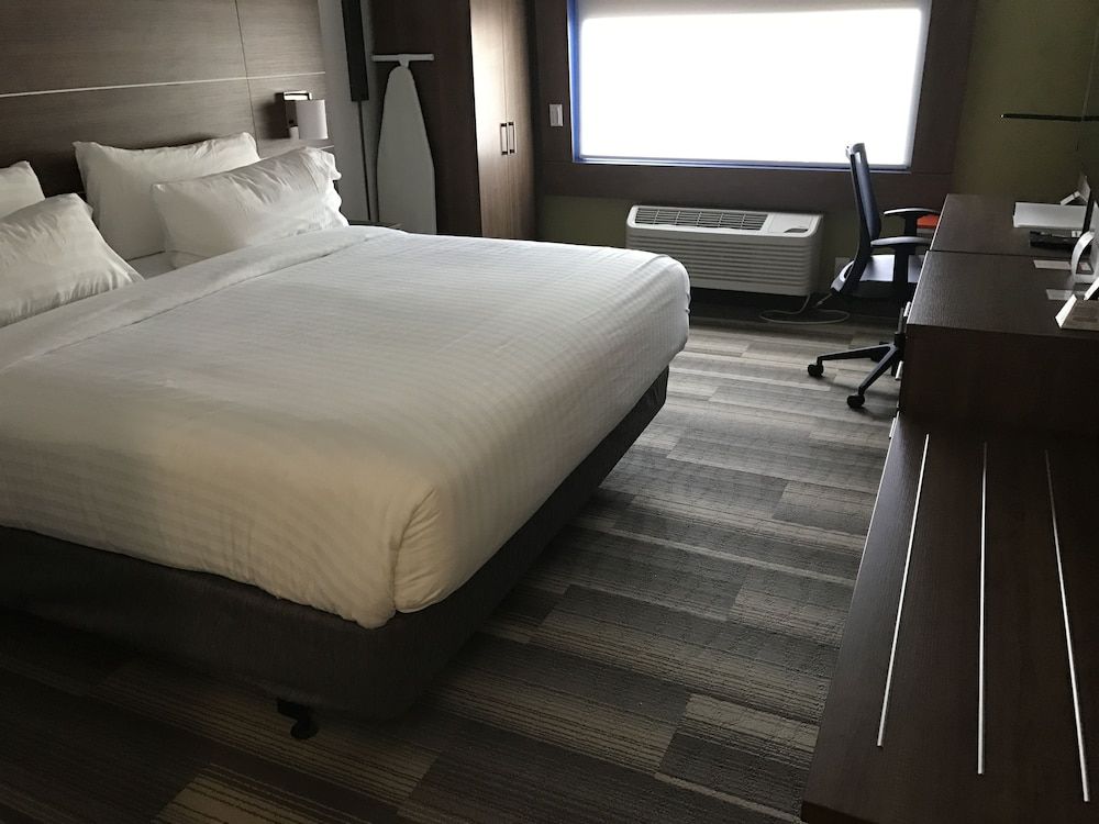 Holiday Inn Express Naples South I-75 by IHG 3